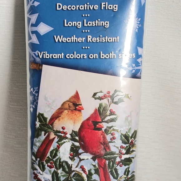New 2016 HUMMINGBIRD HAVEN Large House Flag Holly Winter Cardinals 28"x40" - Picture 2 of 5